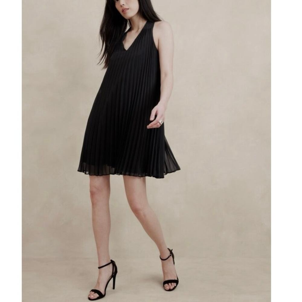 Banana Republic Factory PLEATED MINI DRESS Black Size Medium NWT